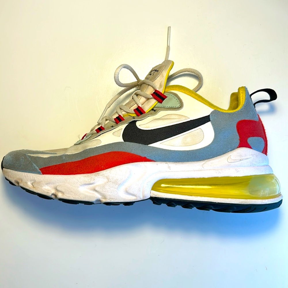 Nike Air 270 React EUC WOMENS size 8